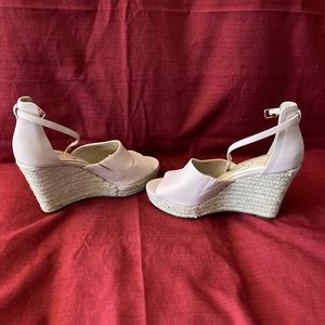 Jessica Simpson
Suella Espadrille Wedge Sandals